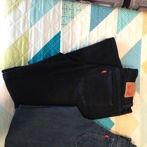 2 Pairs of Levi’s classic straight